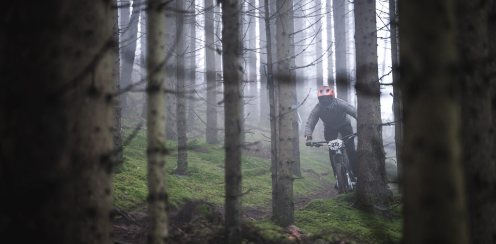 Downhill bike sports photography service 