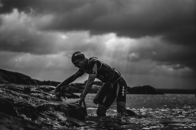 ÖtillÖ Göteborg 2025 black and white Swimrun photo